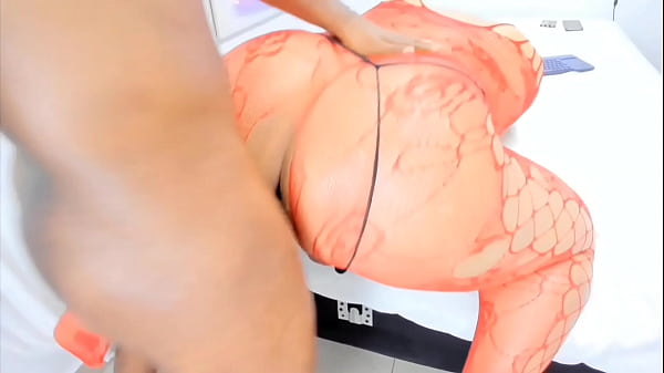 esta polla est&aacute; muy apretada en mi culo 