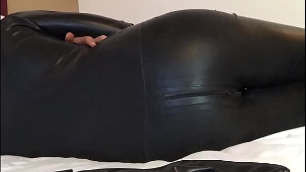 TimeLapserelax over the_bed in latex