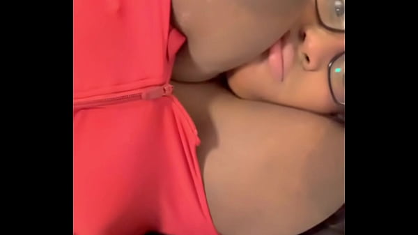 Play MP4 - Sucking Tits wit One Hand   Kissing