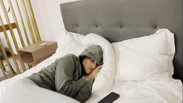 Nonton Amiga Me Dejas Dormir Contigo, Tengo Fr&iacute;o Y Quiero Calentarme!! thumbnail