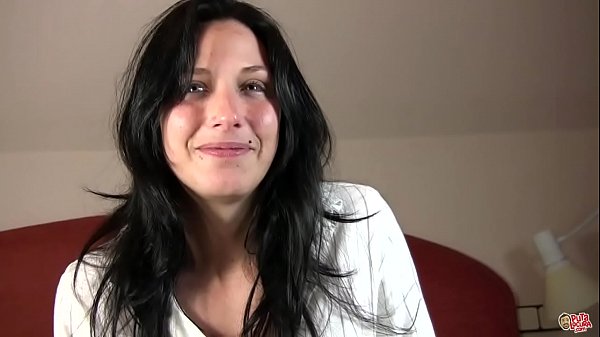 Play MP4 - Sus ojos verdes y carita inocente no pueden esconder lo pervertida que &eacute;s Dafne