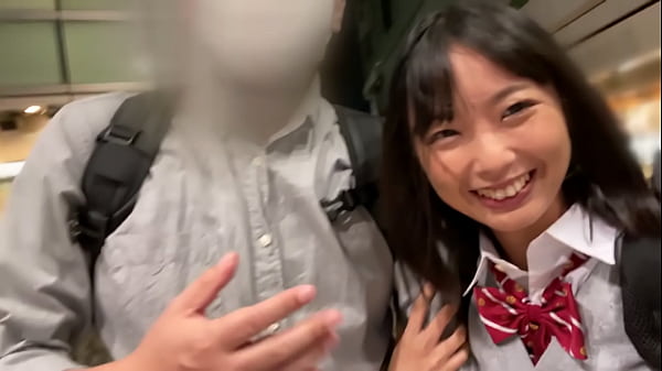 Https&colon;&sol;&sol;bit&period;ly&sol;3kwtfpo　ハメ撮り　貧乳美女jkとおじさんがハメ撮り生セックス。おじさんちんぽが大好きなjkは手コキやフェラでおじさんを喜ばせる。おじさんの上に跨って騎乗位連続ピストンでいきまくり。
