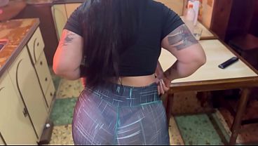 Lo conozco en un supermercado y nos divertimos en casa