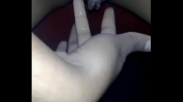 Putita se_mete dedos a su_vagina