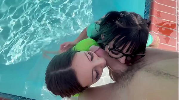 Outdoor Sloppy Threesome With Anna Chambers & Trippi Rose thumbnail