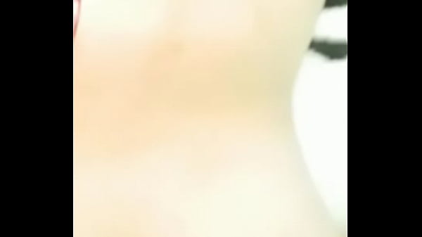 Mi hermana se calienta y terminamos cogiendo 