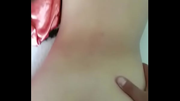 Mi hermana se calienta y terminamos cogiendo