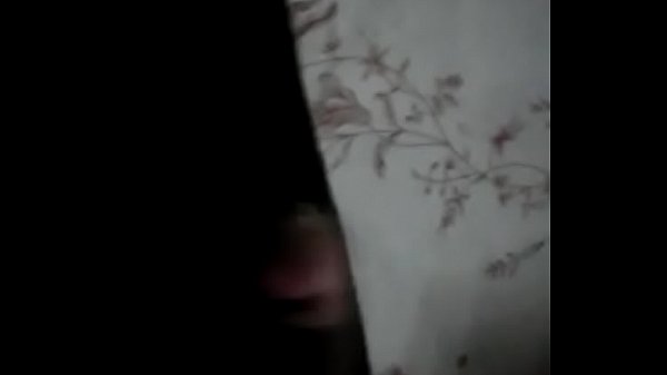 Play MP4 - Maloqueiro roludo batendo uma pra amanda