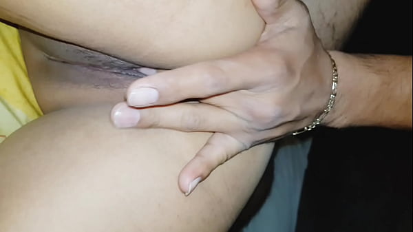 Play MP4 - Ella no sabe que le est&aacute; ense&ntilde;ando el culo a todos ustedes