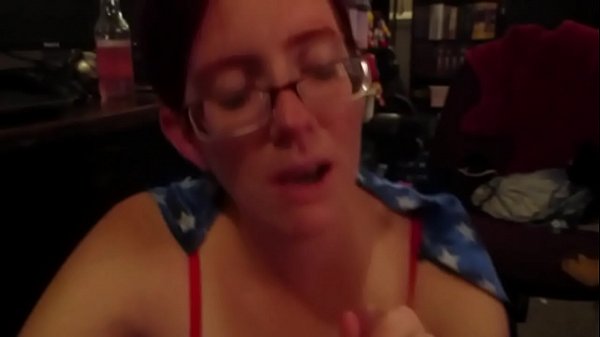 Hot wife sucking cock 