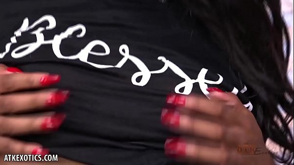 Play MP4 - Alexis Avery fingers her juicy pussy