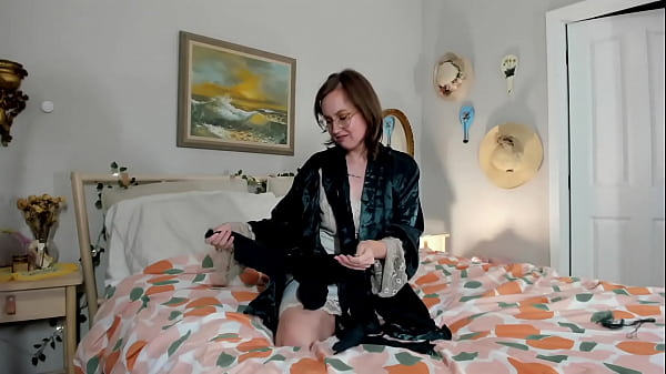 Play MP4 - First Time Ripping Satin