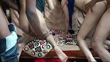Geeta Ne Apni Saheli Sonu Ko Apne Boyfriends Se Chudya, Foursome Porn In Hindi thumbnail