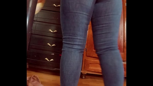 Play MP4 - grabacion oculta a culona cambiandose de ropa