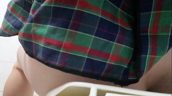 Play MP4 - Pendeja petera con culo blanco hermoso est&aacute; en el ba&ntilde;o de su mejor amigo