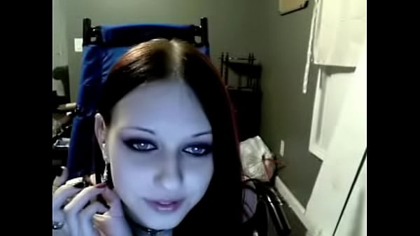 Liz Vicious Having A Great Time With Her Fans And Giving Them A Great Show thumbnail