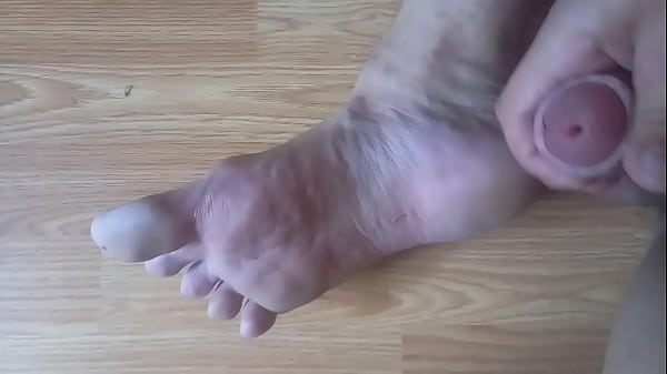 Masturbation on feet 