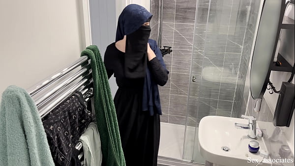 Omg!!! Arab Girl In Niqab Was Caught In A Rental Flat In Spain thumbnail