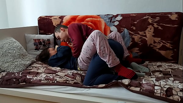 Nonton College Teens Fucking Hard In Socks And He Fills The Condom With Cum thumbnail