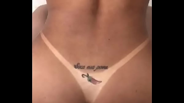 Play MP4 - Dando o cuzinho na varanda do hotel