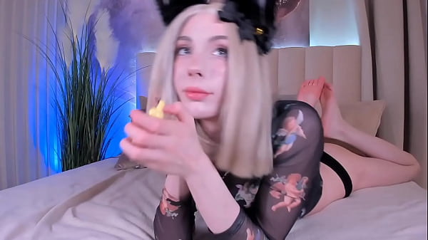 Shemale Having A Sexy Dance 