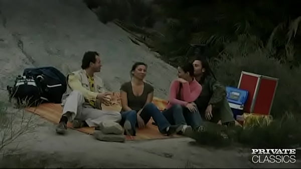 Nonton Mountain Mayhem: Vanessa & Claudia's Outdoor Dp Orgy thumbnail