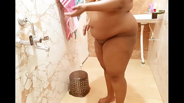 Play MP4 - Bihar chubby lady bathing