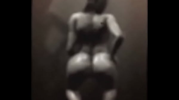 Kim dropping it low slow