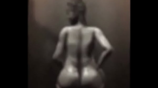 Kim dropping it low slow