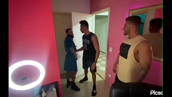 Play MP4 - guto abravanel e o barbeiro video disponivel no xvideos red e no meu site gutoegustavo com e no gutoabravanel