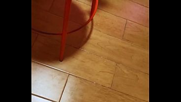 penetrada por mi hermanastro en la cocina mientras yo lavaba los platos 