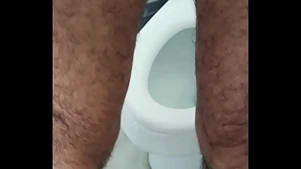 Deliciosa travesti desnuda, en zapatillas moradas y mis pantimedias 