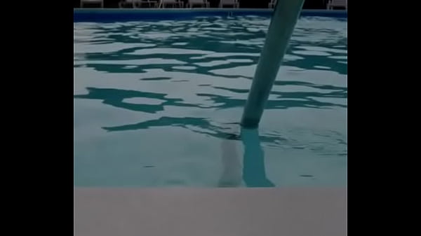 Dance with the swimming pool 