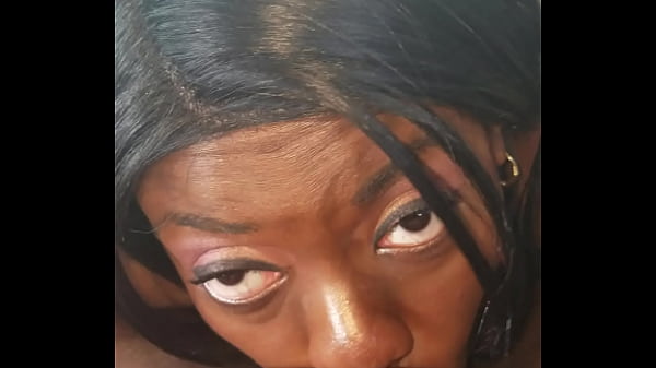 Play MP4 - Deep Throat In Car