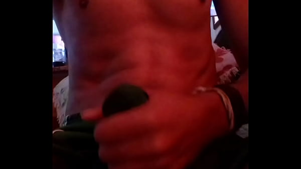 O pau duro pensando na rola que mamei