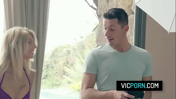 Petite babe takes some serious pussy pounding 