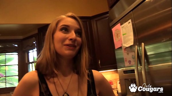 Play MP4 - Ela Darling and Sovereign Syre Fuck On The Kitchen Counter