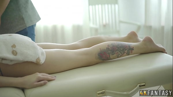 Play MP4 - Hot horny girl drains the massager