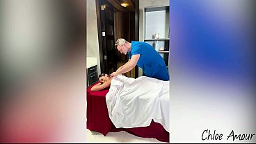 Nonton Horny Masseur Makes Hot Female Client Cum And Gives Her A Big Dick Happy Ending - Chloe Amour - thumbnail