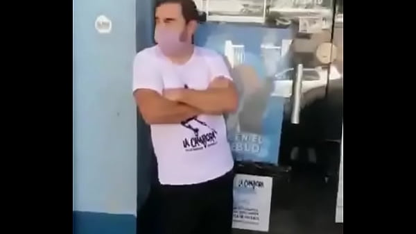 Argentino se culea y humilla a un camporista en p&uacute;blico 