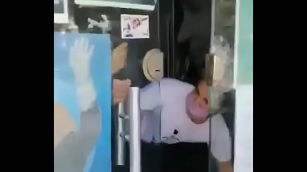 Argentino Se Culea Y Humilla A Un Camporista En P&uacute;blico thumbnail