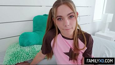 Nonton Hot Babe Gagged On Stepdad's Dick thumbnail
