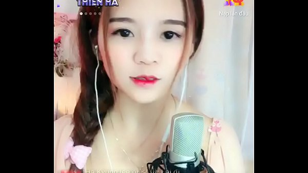 Gái xinh Lyly livestream Uplive