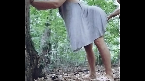 Nonton He Gave Her His Cock And Cum On Her Big Ass Early In The Morning In The Forest. thumbnail