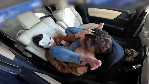 平日の夫婦でのお出掛け中に人妻をお触りして誘惑してセックスした thumbnail