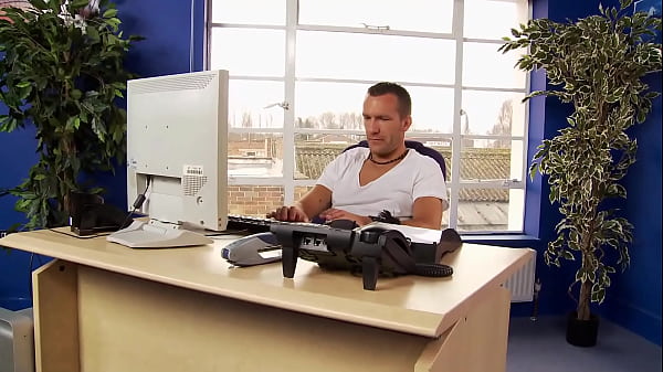 Nonton Michelle Craves Her Manager's Load thumbnail