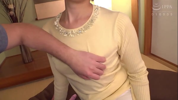 Chiaki 31 is a slender beautiful housewife who used to be a nude model pt1