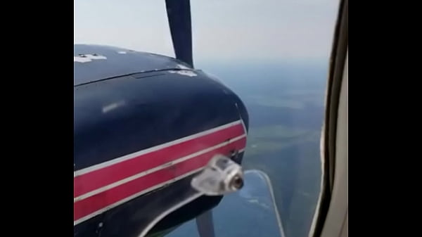 Nonton Uma Anv Seneca1 Voando Apenas Um Motor thumbnail