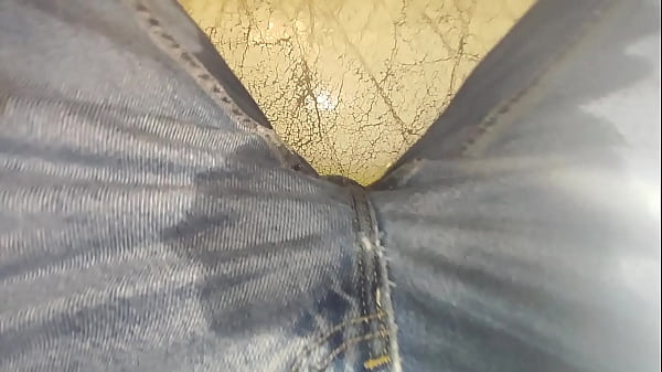 Play MP4 - Wetting pants
