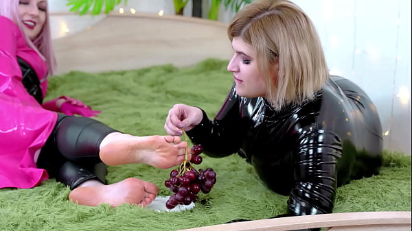 FetishAurae caressing gorgeous feet of Arya Grander